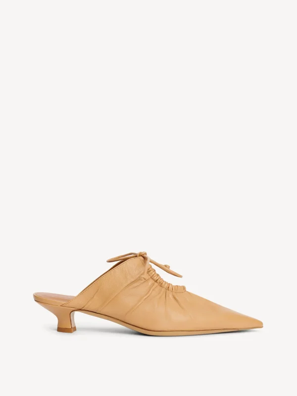 Schuhe^By Malene Birger Masey Mules aus Leder SandBeige