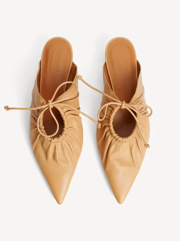 Schuhe^By Malene Birger Masey Mules aus Leder SandBeige