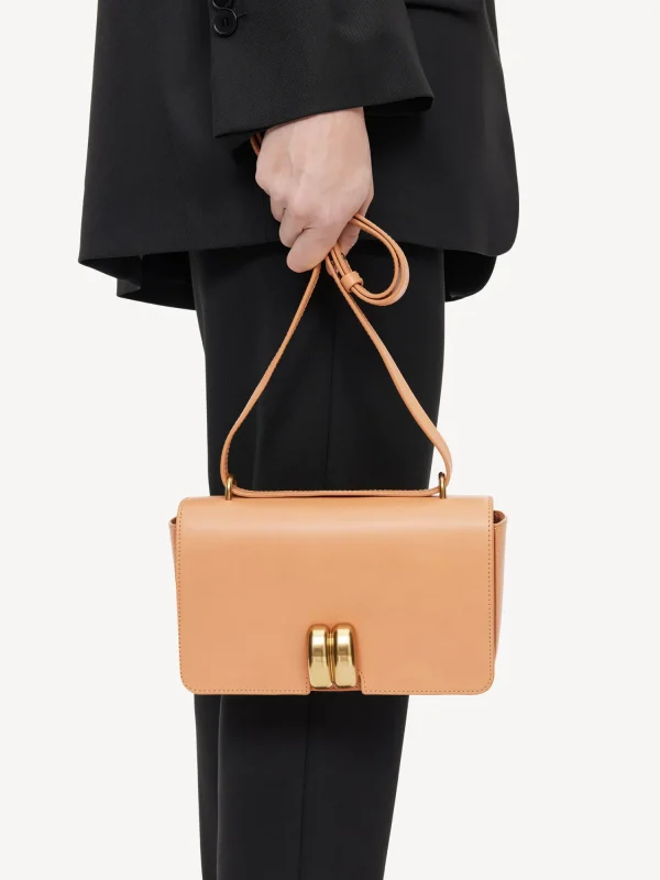 Taschen^By Malene Birger Noval Schuldertasche aus Leder Tan