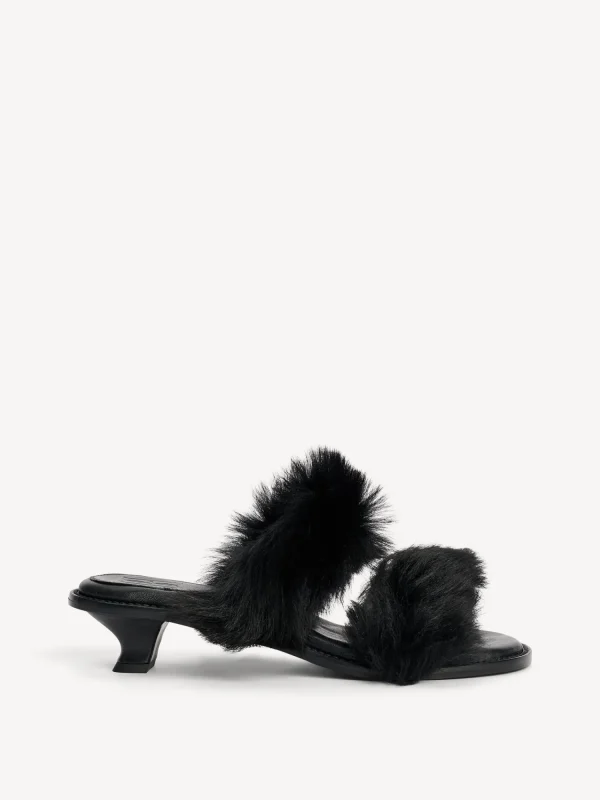 Schuhe^By Malene Birger Tianna Sandalen aus Schafsfell Black